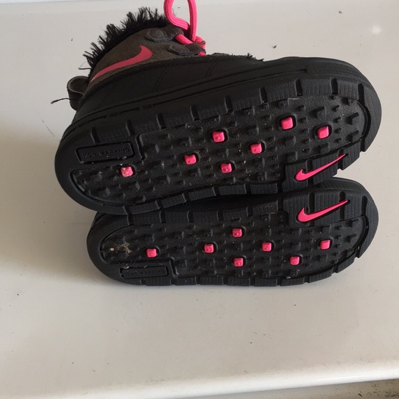 Toddler Nike Chukka boots - Picture 3 of 5